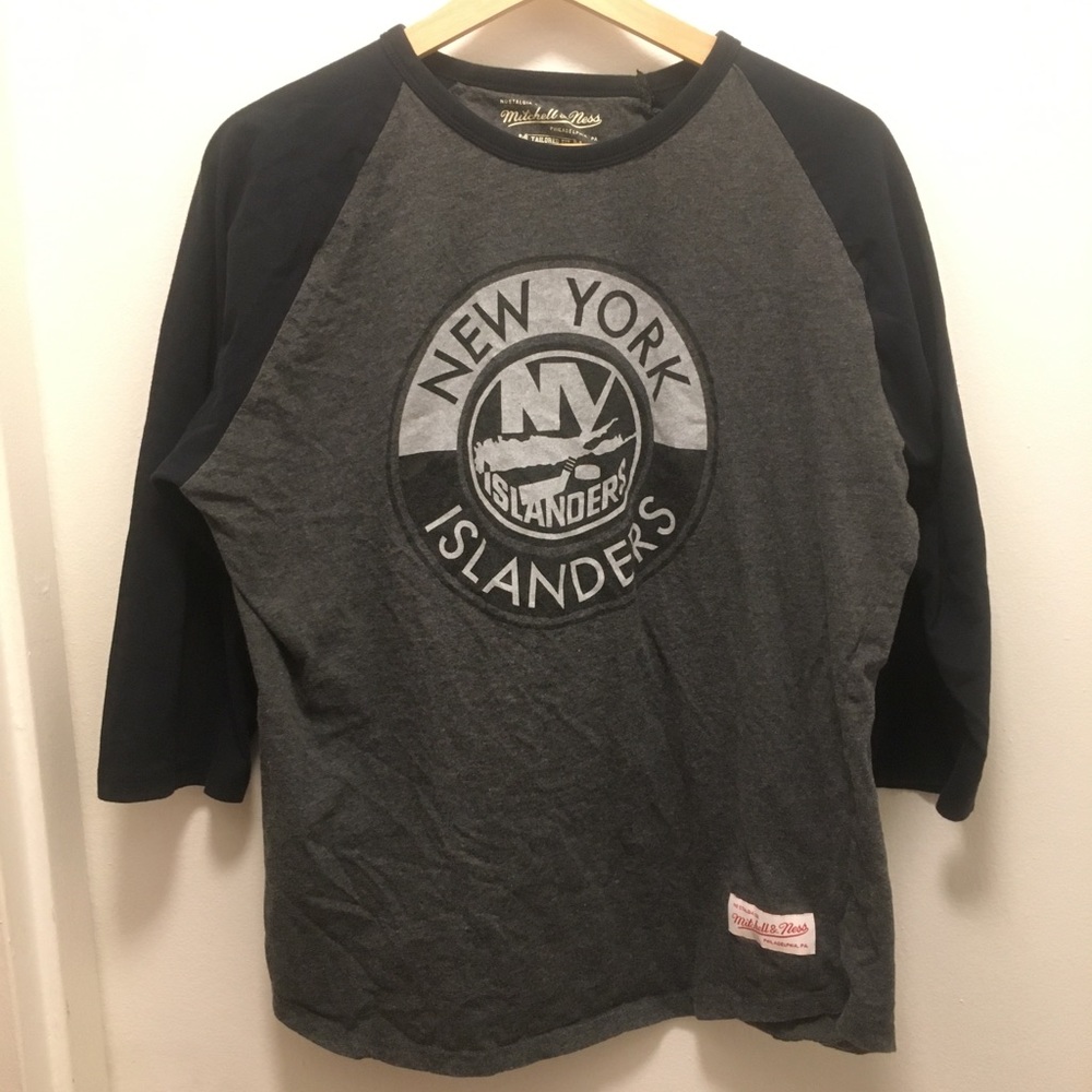 Men’s NY Islanders shirt size XL Michell & Ness